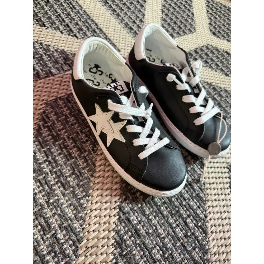2 Star Kids leather sneakers Size 33